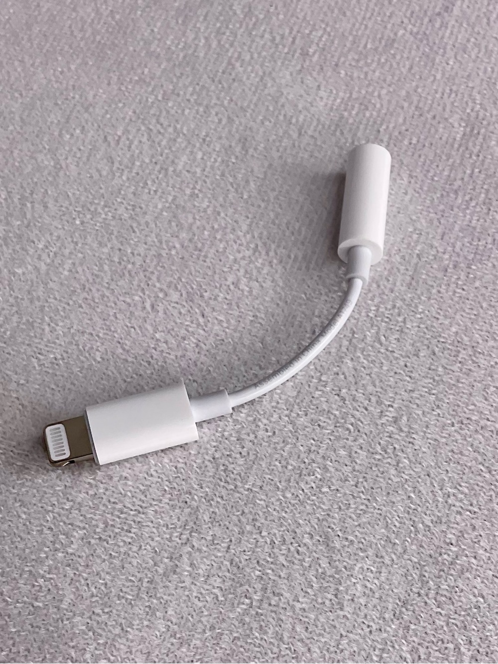 Genuine Apple Lightning to 3.5mm Jack Adapter (A1749C) - White